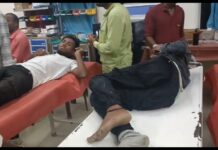 मोटरसाइकिल कार की हुई टक्कर में चालक सहीत पांच जख्मी एक रेफर।