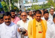 वाल्मीकिनगर में फिर से इतिहास रचने के लिए एनडीए ने निवर्तमान विधायक धीरेंद्र प्रताप सिंह उर्फ रिंकू सिंह पर जताया भरोशा।