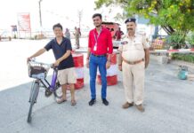 आगामी विधानसभा चुनाव को लेकर इंडो नेपाल सीमा पर मजिस्ट्रेट की निगरानी में पुलिस के जवान तैनात।