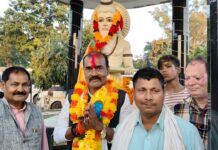 विधायक सुरेंद्र कुशवाहा ने निकाला विजय जुलूस, वाल्मीकिनगर विधानसभा की जनता का किया आभार व्यक्त।