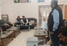 गंगा बाढ़ नियंत्रण आयोग भारत सरकार के अध्यक्ष ने उत्तर प्रदेश एवं बिहार के अभियंताओं के साथ की बैठक।