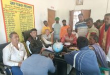 नये राशन कार्ड बनाने ,नाम जोड़ने हटाने और किन किन कागजातो की आवश्यकता है इसको लेकर पंचायत में मुखिया के अध्यक्षता में बैठक आयोजित।