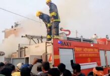 महना में लगी भीषण आग, कई दुकानें जलकर खाक।।