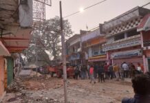 उच्य न्यायालय के आदेश पर खेसर हाट परिसर के अतिक्रमित भूमी को प्रशासन के मौजूदगी में कराया गया अतिक्रमण मुक्त।