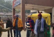 फुल्लीडुमर थाना की पुलिस के द्वारा छापामारी अभियान के तहत 06 कोर्ट वारंटी को किया गिरफतार