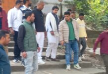 बेलहर विधानसभा के राजद प्रत्याशी चाणक्य प्रकाश रंजन रविवार को झरना मंदिर परिसर में पहुंचकर झरना देवी मंदिर पाप हार्निकुंड एवं मखदूम शाह मजार का लिया जानकारी।