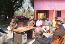 सरस्वती पूजा को लेकर वाल्मीकिनगर थाने में शांति समिति की बैठक का आयोजन।