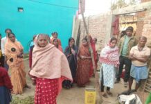 वैक्सीन टीका से ही हुई है मौत लेकीन डाक्टर ने इसे नकारा कहा और भी बच्चों को भी इसी भाइल से पड़ा है टीका।