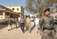 क्षेत्रीय भ्रमण के दौरान जिला पदाधिकारी ने आंचल भवन निर्माण को लेकर स्थल का किया निरीक्षण।