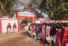 कड़ी सुरक्षा के बीच ली जा रही है प्रखंड के दो केंद्रो पर मैट्रिक की परीक्षा।