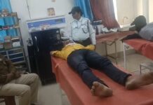 मोटरसाइकिल पिकअप में भिड़ंत मोटरसाइकिल चालक हुए जख्मी फुल्लीडुमर अस्पताल में चल रहा है इलाज।