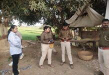 फुल्लीडुमर प्रखंड के खेसर में अवैध चल रहे आरामिल पर क्षेत्रीय वन अधिकारी बांका ने की कार्यवाही।