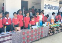 विद्यालय में विज्ञान प्रदर्शनी विधार्थियों के द्वारा बनाए गए 40 माडल।