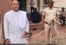 एन बि डबलू के एक ही गांव से दो कोर्ट वारंटी को फुल्लीडुमर थाना की पुलिस ने किया गिरफ्तार।