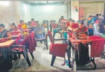 नारी कल्याण जीविका महिला विकास स्वावलंबी सहकारी समिति लिमिटेड भितिया में ड्रेस कोड सिलाई हेतु किया गया कार्य प्रारंभ।
