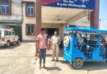 फुल्लीडुमर थाना की पुलिस के द्वारा शराबियों के खिलाफ अभियान चलाकर एक शराबी को किया गिरफ्तार