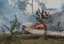 आग का तांडव: शॉर्ट सर्किट से लगी भीषण आग, आधा दर्जन घर जलकर राख।