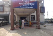 फूली डूमर थाना की पुलिस के द्वारा गुप्त सूचना पर 25 लीटर देसी महुआ शराब के साथ कारोबारी को किया गिरफ्तार।