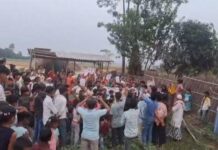 भूमि निबंधन अटका, 3.5 किमी दूर स्कूल जाने को मजबूर बच्चे।