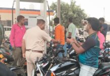 सीमा पर ‘सस्ता तेल’ बना सिरदर्द, नेपाली वाहनों पर रोक, पंपों पर पुलिस तैनात।