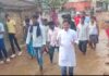 बसवरिया में जलजमाव की समस्या के समाधान हेतु प्रशासनिक कवायद तेज: अंचल अधिकारी ने दिया जल्द कार्रवाई का आश्वासन।