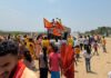प्रखंड के कुमारपुर गांव में भागवत कथा को लेकर निकाली गई कलश शोभा यात्रा।