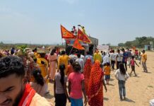 प्रखंड के कुमारपुर गांव में भागवत कथा को लेकर निकाली गई कलश शोभा यात्रा।