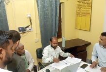 भुमी विवाद से संबंधित अंचल अधिकारी मनोज कुमार ने लगाया जनता दरबार।