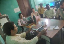जिला कृषि पदाधिकारी बांका त्रिपुरारी शर्मा ने प्रखंड कृषि कार्यालय फुल्लीडुमर पदाधिकारी एवं कर्मियों के साथ किया बैठक।