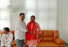 वाल्मीकिनगर में पशुपालकों की उठी आवाज, डेयरी और पशु चिकित्सालय की मांग पर मंत्री ने दिया सकारात्मक आश्वासन।
