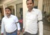 काला बिल्ला लगाकर राजस्व कर्मचारियों ने अपना कार्य करते हुए अपराधियों को शीघ्र गिरफ्तार करने की किया मांग।
