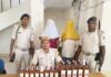 अंग्रेजी शराब के साथ उत्तर प्रदेश के दो शराब तस्कर गिरफ्तार।