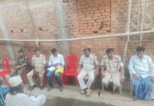 बकरीद त्योहार को लेकर खेसर थाना अध्यक्ष एवं फुल्लीडुमर थाना अध्यक्ष के द्वारा किया गया शांति समिति की बैठक।