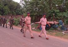 बकरीद पर्व को लेकर खेसर थाना की पुलिस एवं फुली डूमर थाना की पुलिस के द्वारा निकाला गया फ्लैग मार्च।