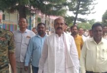 वाल्मीकिनगर विधायक ने सुनी ग्रामीणों की समस्याएं, वन विभाग के नोटिस से लेकर जर्जर सड़क तक उठाए मुद्दे।