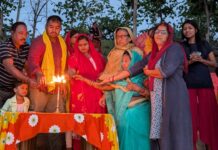 नारायणी गंडकी महाआरती में उमड़ी श्रद्धा की अविरल धारा, अधिक मास पूर्णिमा पर संगम तट बना आस्था का केंद्र।