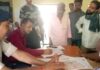 भुमी विवाद मामलों को लेकर प्रखंड सभागार फुल्लीडुमर में अंचल अधिकारी मनोज कुमार ने लगाया जनता दरबार।