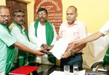 पांच सूत्री मांगों को लेकर राजद कार्यकर्ताओं के द्वारा प्रखंड मुख्यालय में एक दिवसीय धरना कार्यक्रम चलाया।